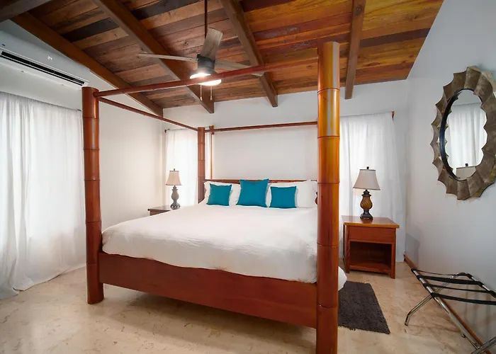 Residences At Barrier Reef 1-1c Oceanfront 2 Bedroom By Floreo