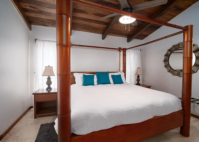 Residences At Barrier Reef 1-1c Oceanfront 2 Bedroom By Floreo *